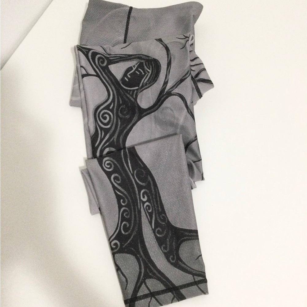 NoMiNou Artful Lady Tree Print Leggings, made in Canada 🇨🇦